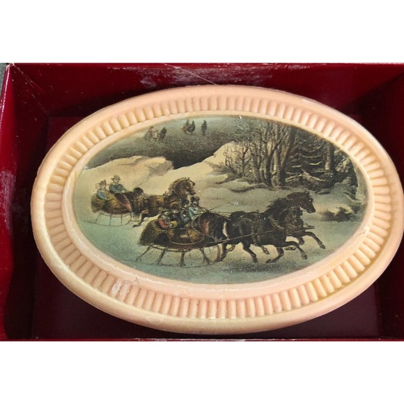 Avon Holiday Hostess soaps 1876 Winterscapes Currier & Ives Design New In Box - Picture 2 of 7